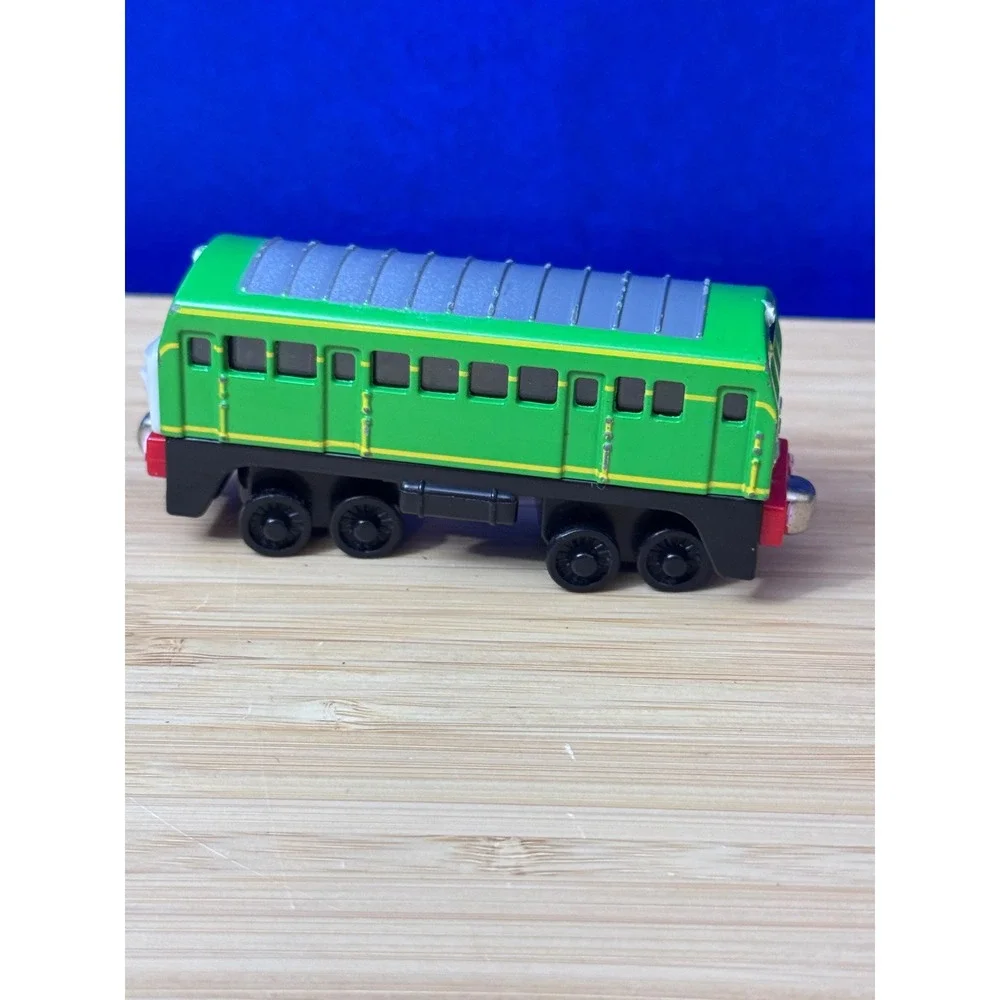 Thomas & Friends Take-Along Daisy Diesel Railcar Green Magnetic Engine 2008
